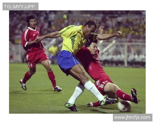 足球明星观众亲临拳击场见证激烈对决引发热议与关注